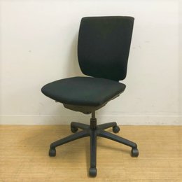 新感覚スタンダードOAチェア　定番ブラック　オフィスに馴染みやすい　低価格でご案内！