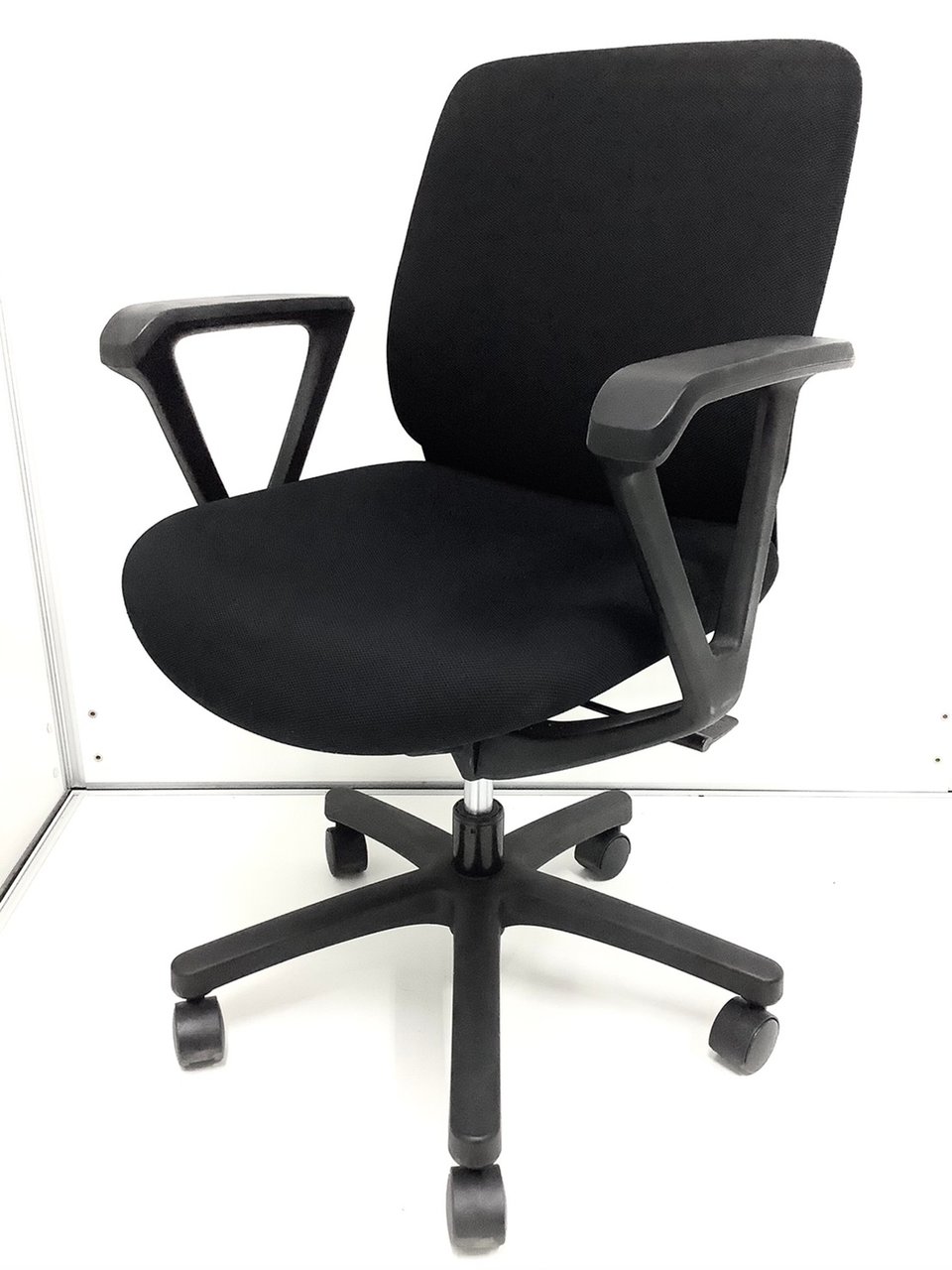 大人気／定番／コンパクト　◆ITOKI／イトーキ　◆torte-R／トルテR　※ブラック
                        トルテR 
                                    中古
            