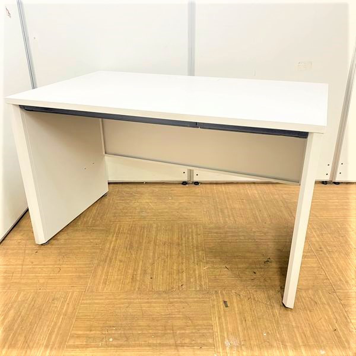 【5台入荷】パネル脚タイプ！フリーアドレスデスクとの併設でも違和感なし。
                        CZR
                                    中古
            