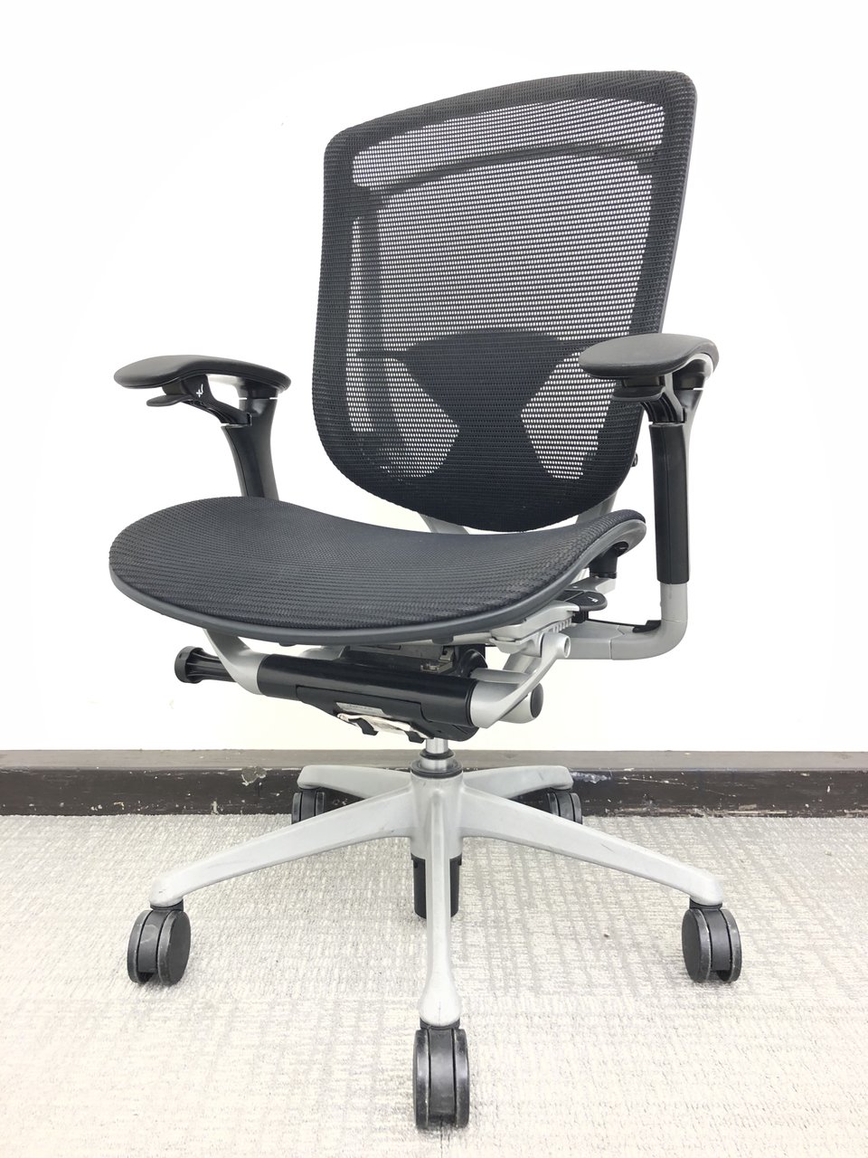 【新品肘パッド交換済】ほぼAランク◆座面メッシュ◆王様チェア◆スマートに◆オカムラ製コンテッサ（Contessa）
                        コンテッサ 
                                    中古
            