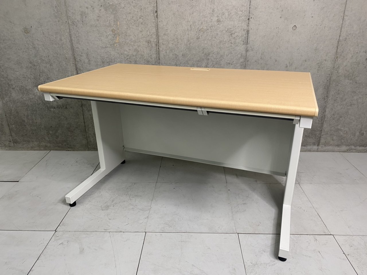 【在庫入れ替えの為、お安く！】プラス製/フラットライン/ナチュラル天板
                        フラットライン 
                                    中古
            