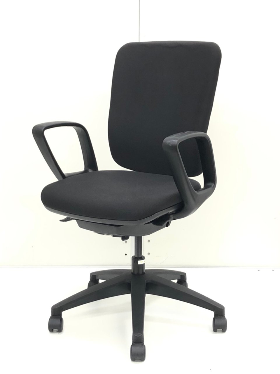 【低反発クッションがお好きな方に】
分厚いクッションが体をさせます！
内田洋行/Mi/ブラック
                        Mi（エムアイ） 
                                    中古
            