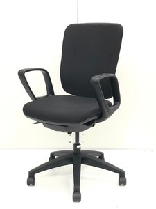 【低反発クッションがお好きな方に】
分厚いクッションが体をさせます！
内田洋行/Mi/ブラック