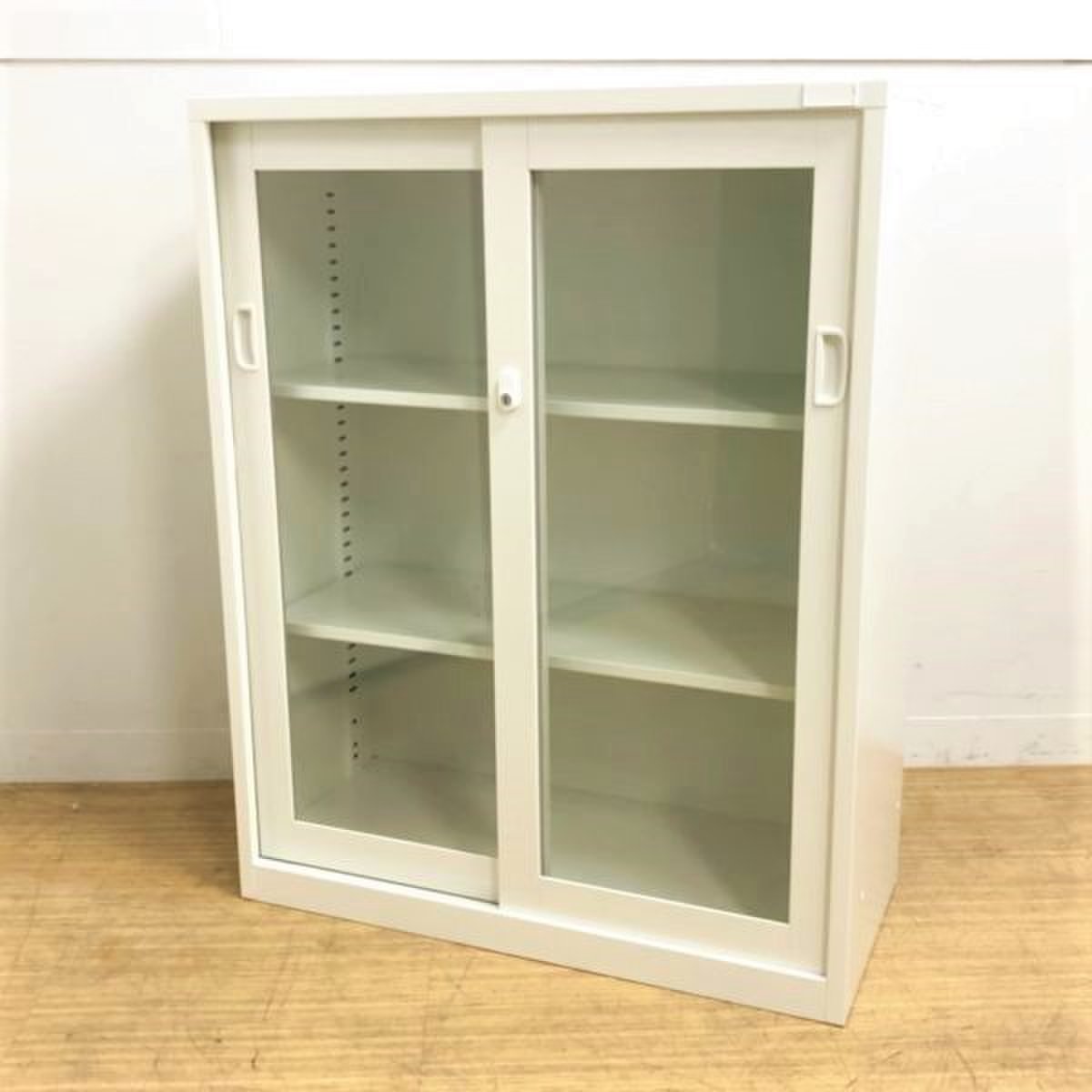 販売実績多数！ホワイト　ガラス引き戸鍵付きキャビネット　国内メーカー　生興　
                        ANW
                                    新品
            