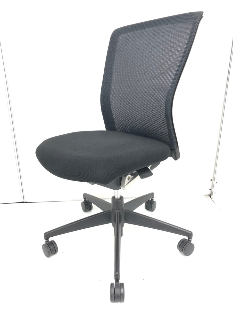 【ブラック色】【どんなシーンにも！！】お手頃価格のメッシュチェア
                        エトス 
                                    中古
            