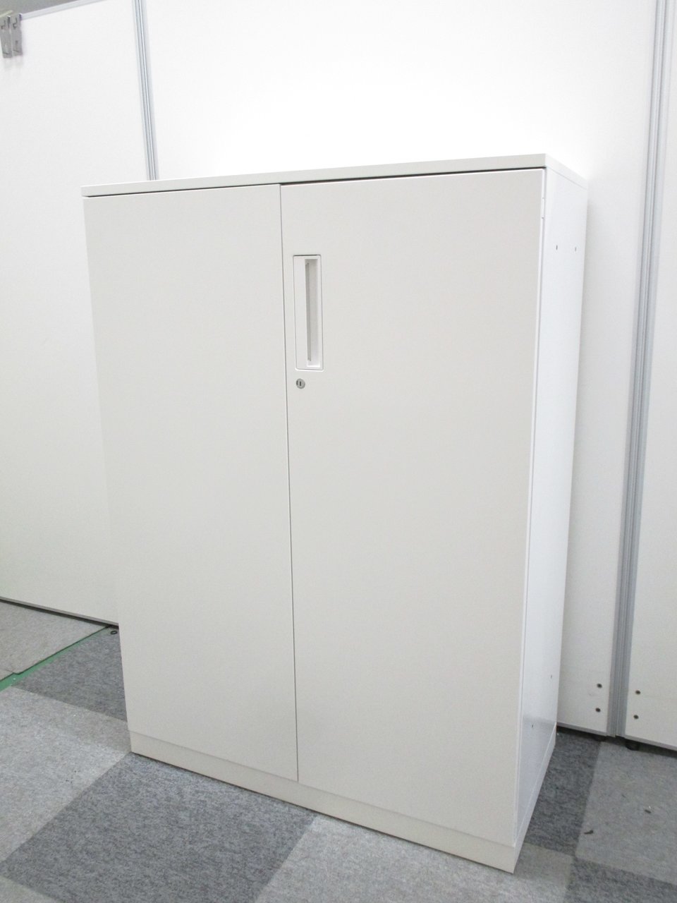 【棚板3枚付】両開き書庫【少し背の高い】
                        エディア 
                                    中古
            