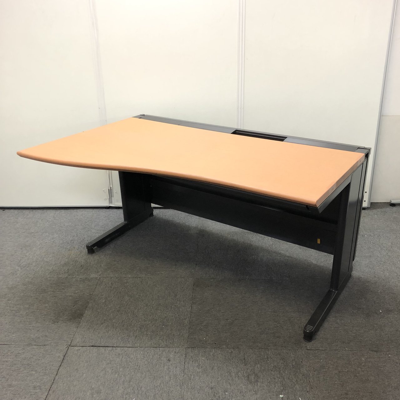 【尼崎店限定価格！！】ウチダ｜ラウンドデスク左｜バーチ（木目）カラー！！【関西在庫数ナンバーワン・尼崎店】
                        その他シリーズ
                                    中古
            