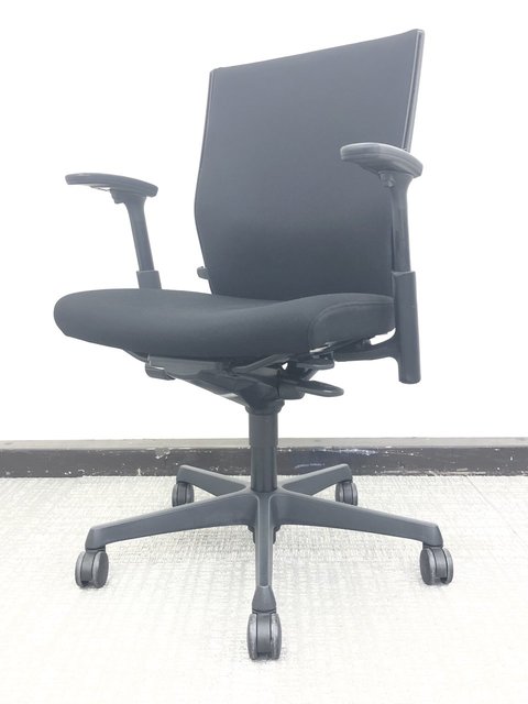 【中古】エスクード（クッション）   オカムラ（okamura） 肘付ハイバックチェア