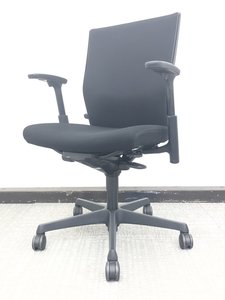 【クッションが心地よい！】ふかふかクッションでお仕事が快適に！♦オカムラ製