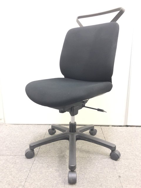 【中古】トルテR   イトーキ（ITOKI） 肘無ローバックチェア