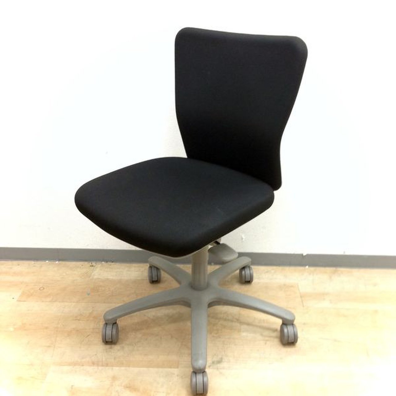 オカムラ｜カロッツァ｜ブラック｜大量入荷｜【中古品】【新大阪】【北区】【淀川区】【北摂】【起業】【AM在庫】
                        カロッツァ 
                                    中古
            