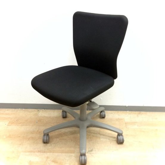【中古】カロッツァ  CK33GR オカムラ（okamura） 肘無ローバックチェア