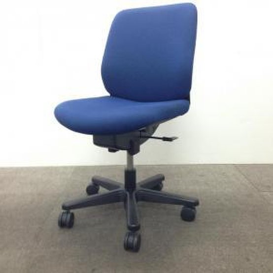 【中古】トルテ   イトーキ（ITOKI） 肘無ローバックチェア