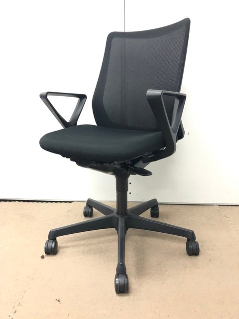 【中古】フルーエント   オカムラ（okamura） 肘付ローバックチェア