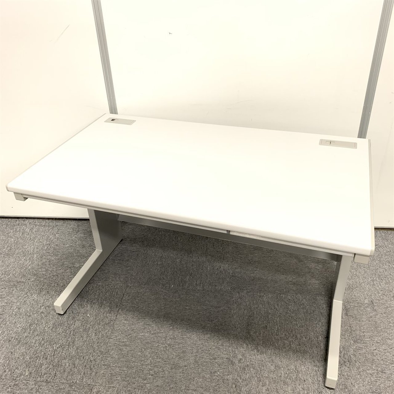 【定価約6万円！！シンプルで使いやすいオフィスデスクの入荷です！！】■内田洋行■FEEＤ
                        FEED 
                                    中古
            