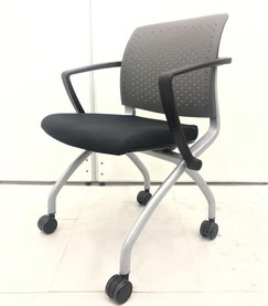 【スタイリッシュなデザイン！】■ネスティングチェア　ブラック　■リラックス空間にもオススメの肘付タイプ！【倉庫在庫も豊富！4000脚入荷で大量お取り寄せも可能！】