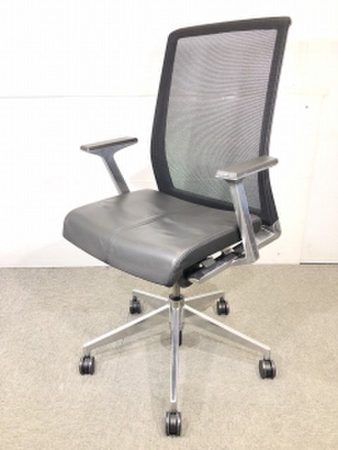 ヘイワ―ス　ベリーチェア　座面は本革仕様　アルミフレームが美しいオフィスチェア
                        ベリー 
                                    中古
            