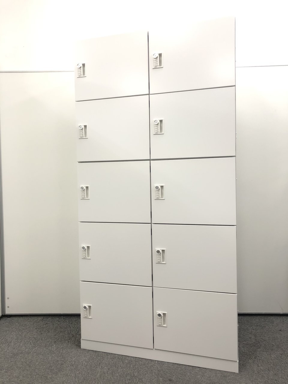 【未使用品】状態良好ほぼ傷なし！ダイヤル式のパーソナルロッカー兼システム書庫入荷！ダイヤル錠【倉庫内に100台以上在庫あり】
                        エルレージ 
                                    新古品
            