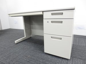 【８台以上】悩んだらこの人気サイズ■ＰＣや事務作業の併行におすすめ！鍵付きなので書類管理も！