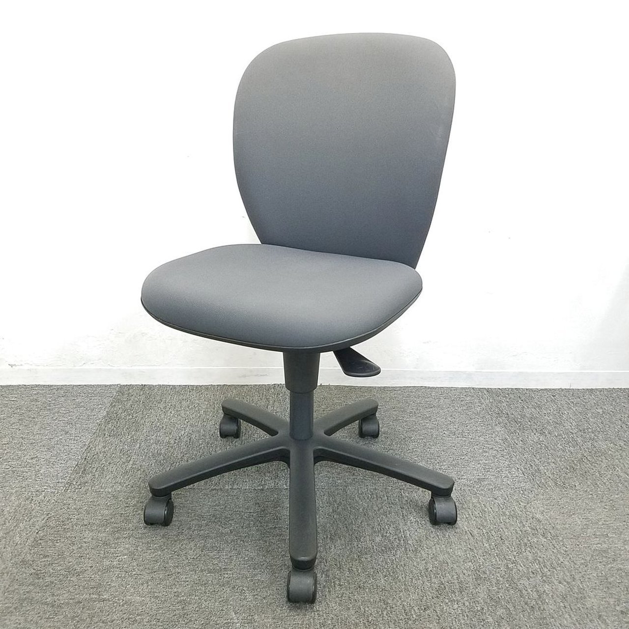 【20%オフ】【ロット入荷】定番のリエットチェアがロット入荷いたしました☆　オフィスチェア　テレワーク
                        リエット 
                                    中古
            