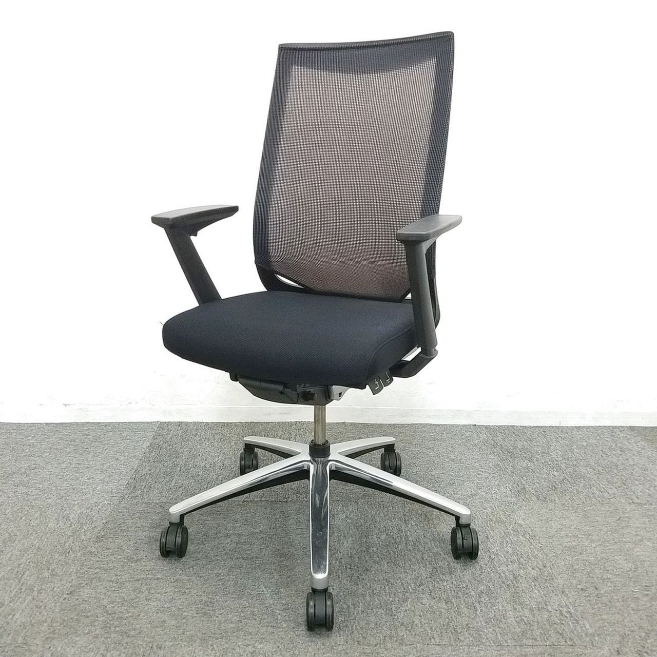 【リクライニングに不良の為特価】【おつとめ品】【1脚限定】テレワーク用にお勧め！多様な調節機能で様々な体型のユーザーの作業環境をサポートする上質なメッシュチェアー「Prelude（プレリュード）」中古　高級チェア　オフィスチェア　前傾姿勢
                        プレリュード 
                                    中古
            