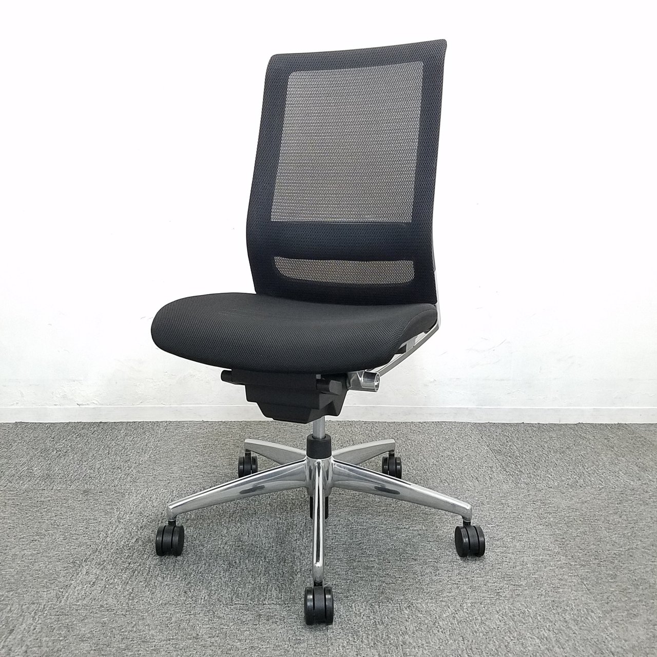 【8脚入荷】座り心地重視のチェア！エアランバーサポートで腰をしっかりサポート【高級ハイバックチェア】中古　高級チェア　ランバーサポート　在宅ワーク　テレワーク　メッシュ
                        エアフォート 
                                    中古
            