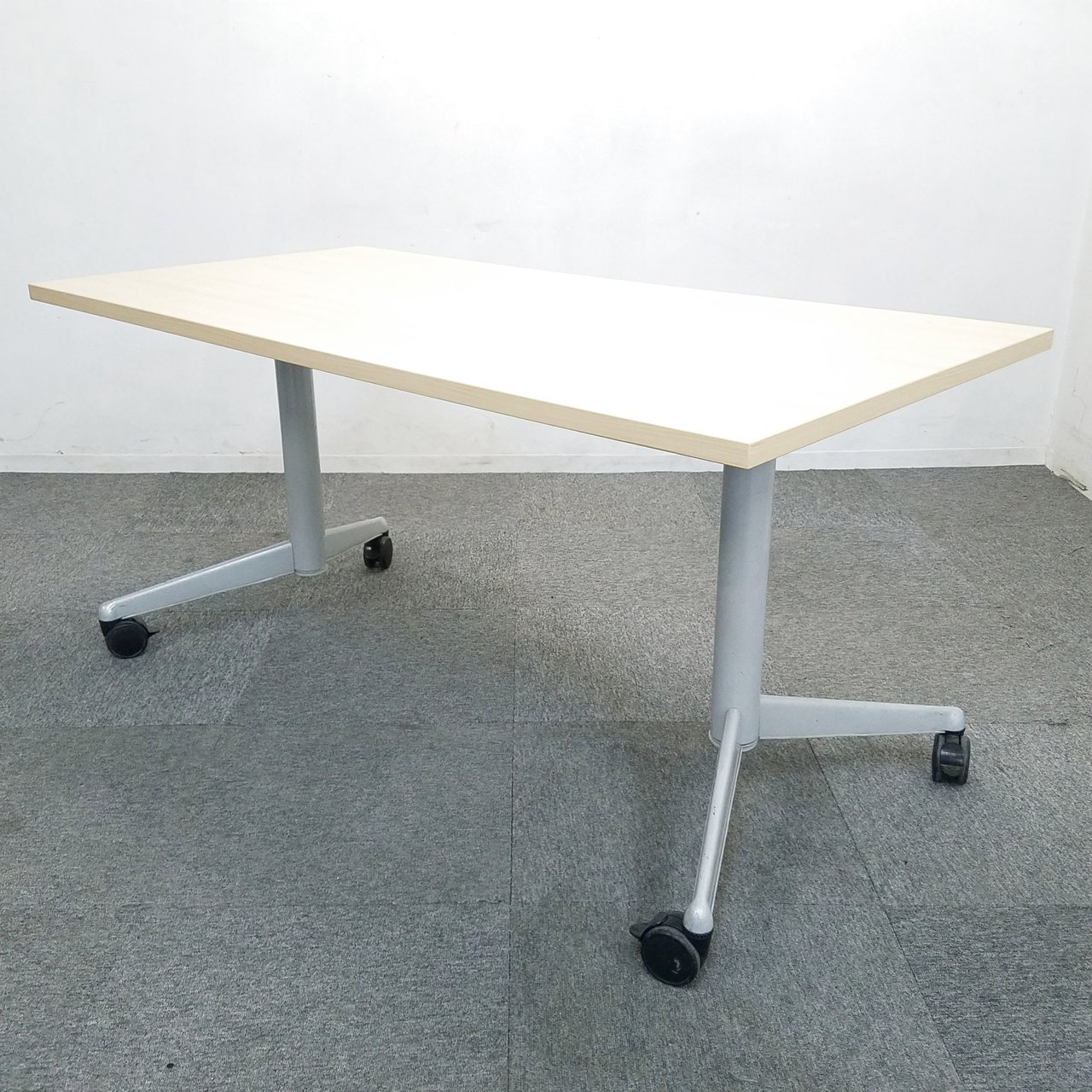 【2台入荷】レア！折り畳めるミーティングテーブル入荷！中古　テーブル　スタック　ミーティング　オフィス　会議
                        その他シリーズ
                                    中古
            