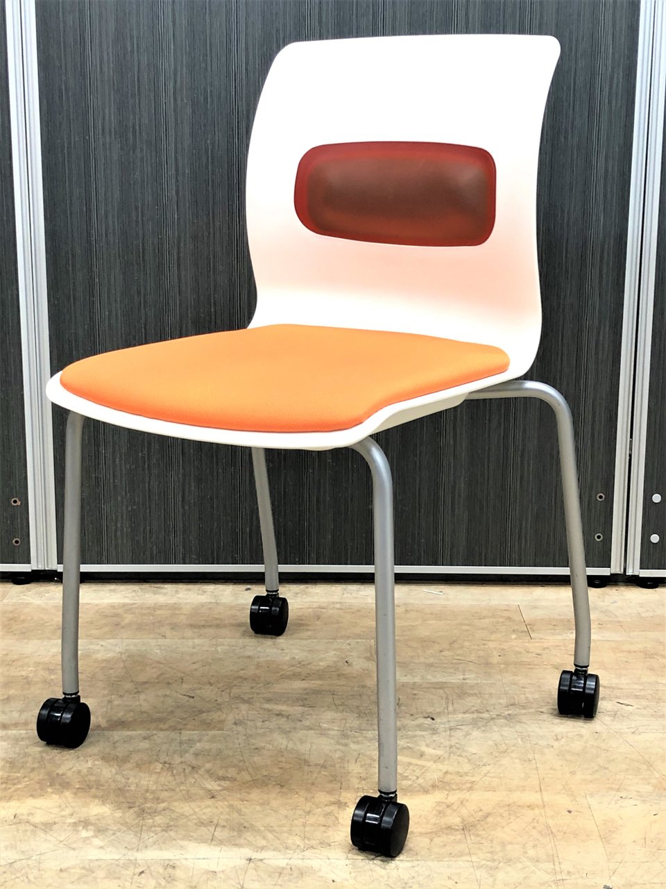 【10脚入荷】オフィスにspace空間を!!色鮮やかなミーティングチェア【中古】【オフィス家具】【東京】【大阪】【愛知】【岐阜】
                        ピクティス 
                                    中古
            