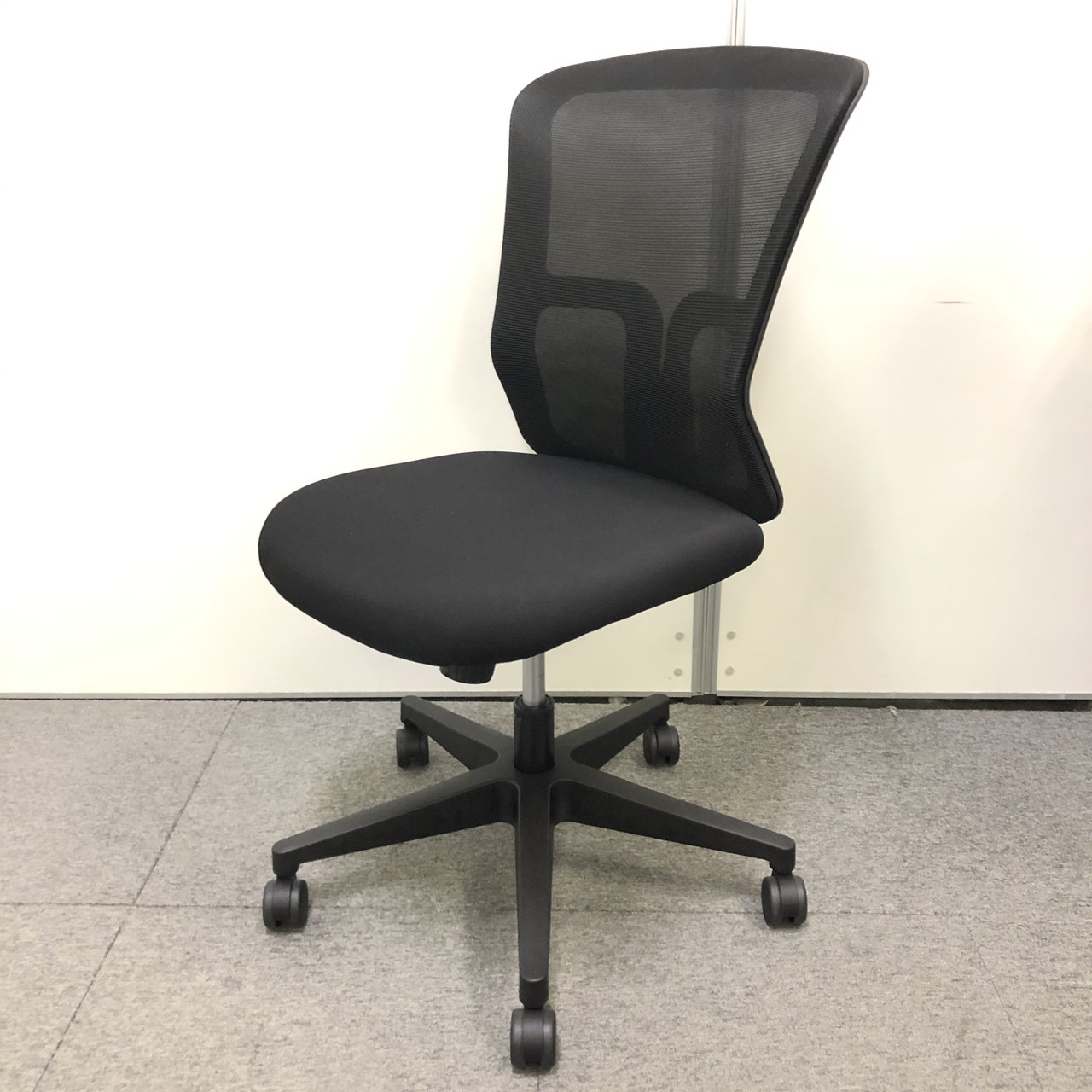 【新古品】商品状態が気になる方必見！新古品メッシュチェア入荷！
                        GSMシリーズ 
                                    新古品
            