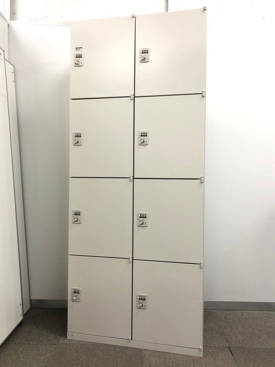 【超珍しいアイテム入荷！】
縦に長い収納ロッカー！
鍵いらずのストレスフリーなダイヤルタイプ！
オカムラ/SAシリーズ/ニューグレー
                        SA 
                                    中古
            