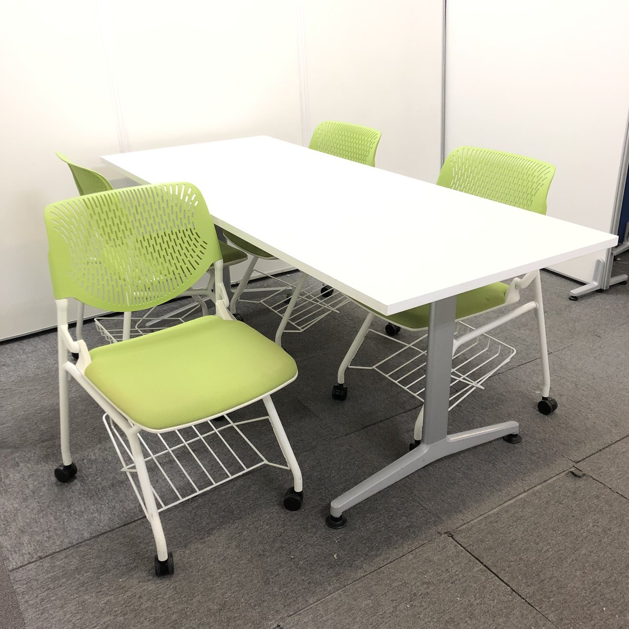 【尼崎店限定価格！！】ミーティングテーブルとグリーンカラーのチェア4脚セットで、お得です！！【関西在庫数ナンバーワン・尼崎店】
                        その他シリーズ
                                    中古
            