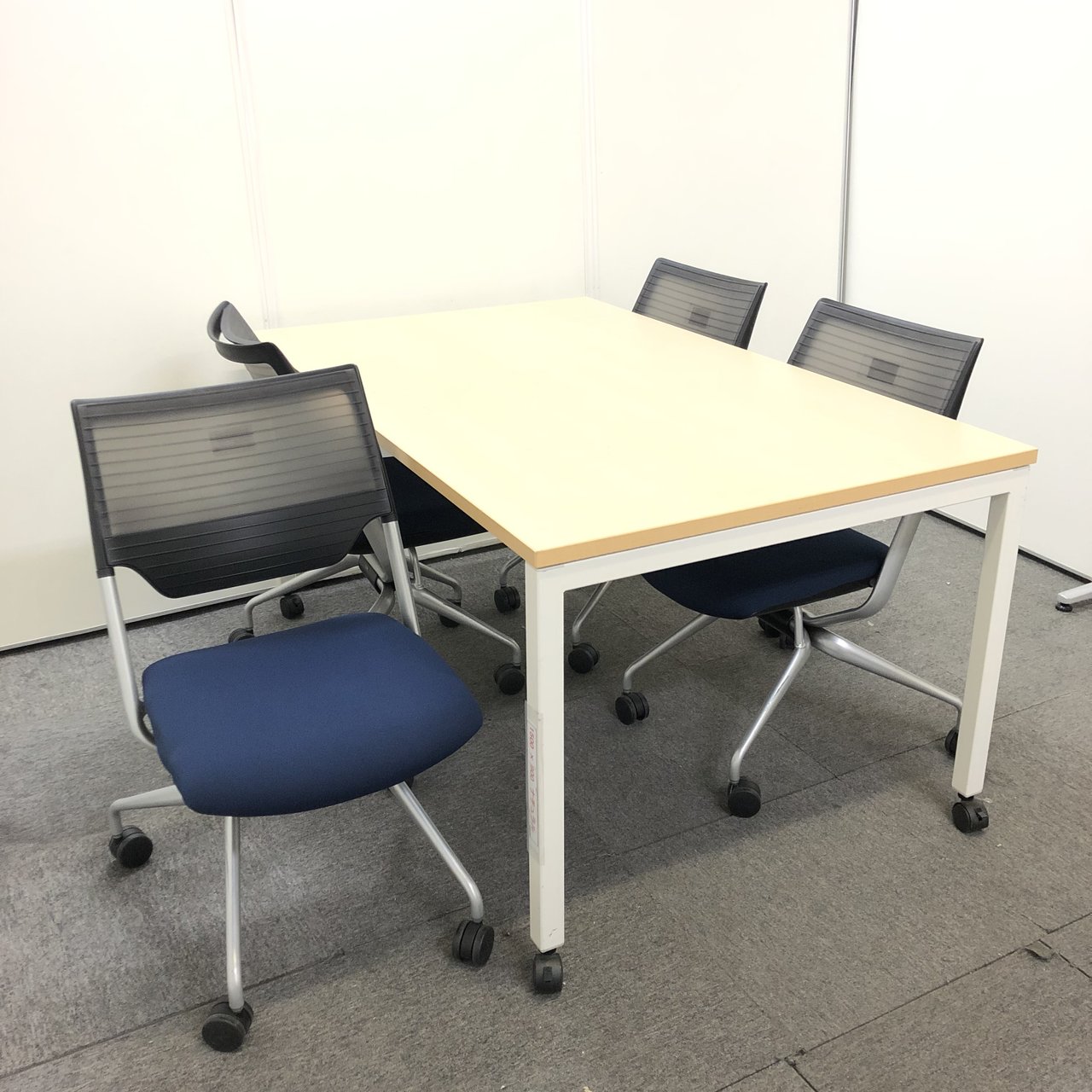 【尼崎店限定価格！！】ミーティングテーブルとブルーカラーのチェア4脚セットで、お得です！！【関西在庫数ナンバーワン・尼崎店】
                        その他シリーズ
                                    中古
            