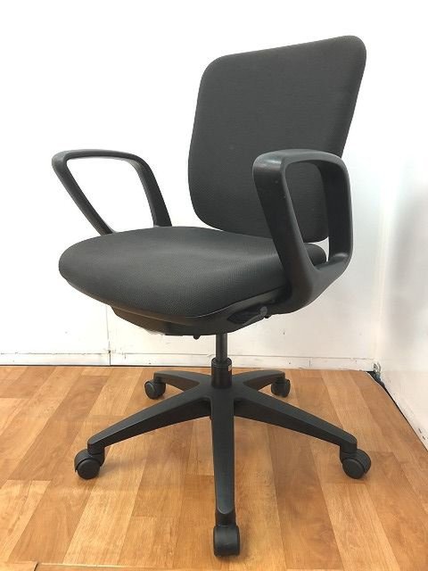 【中古】Mi（エムアイ）   ウチダ（UCHIDA) 肘付ローバックチェア