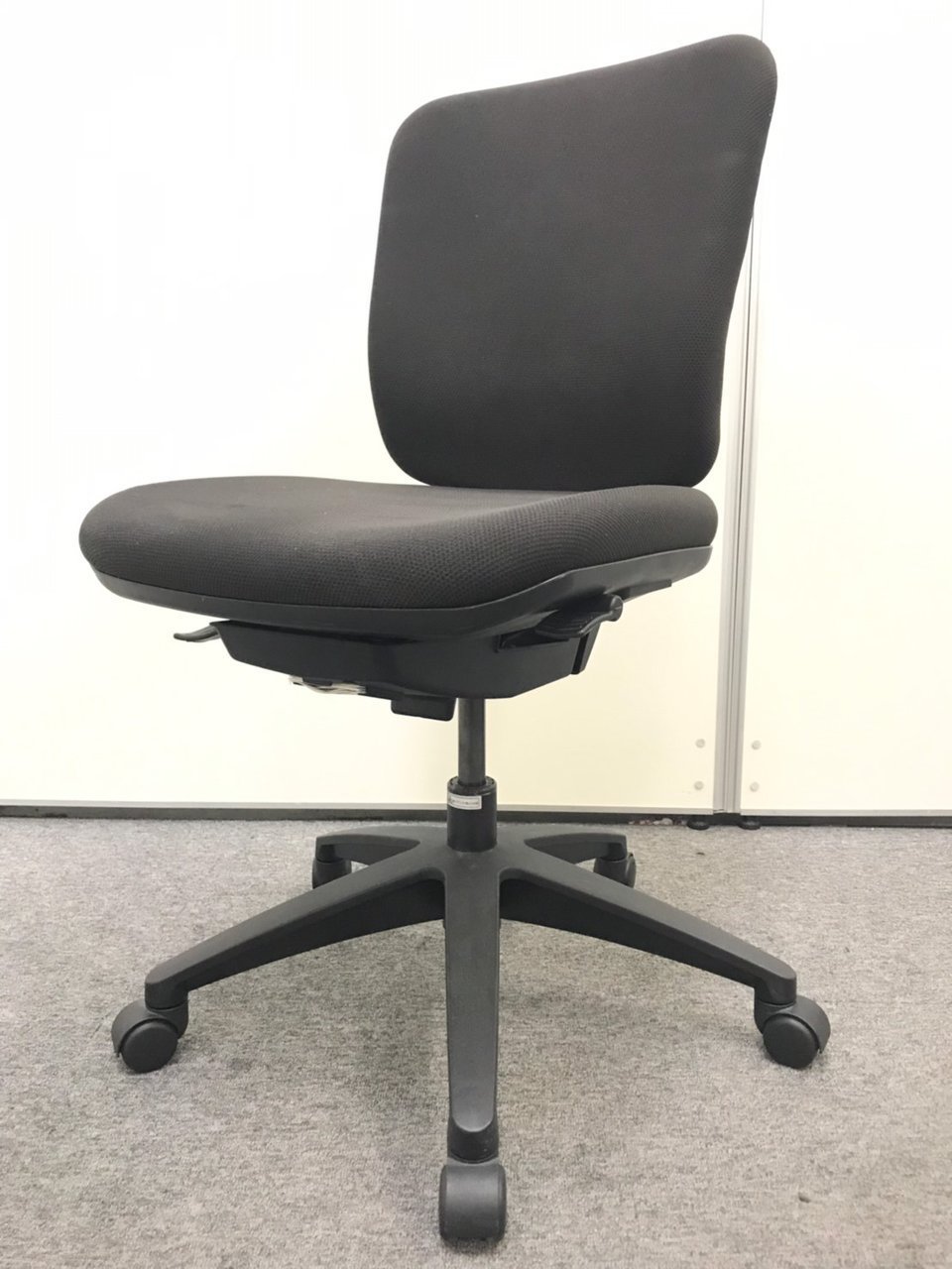 【固めクッションが心地いい】内田洋行製◆エムアイチェア◆Mi
                        Mi（エムアイ） 
                                    中古
            