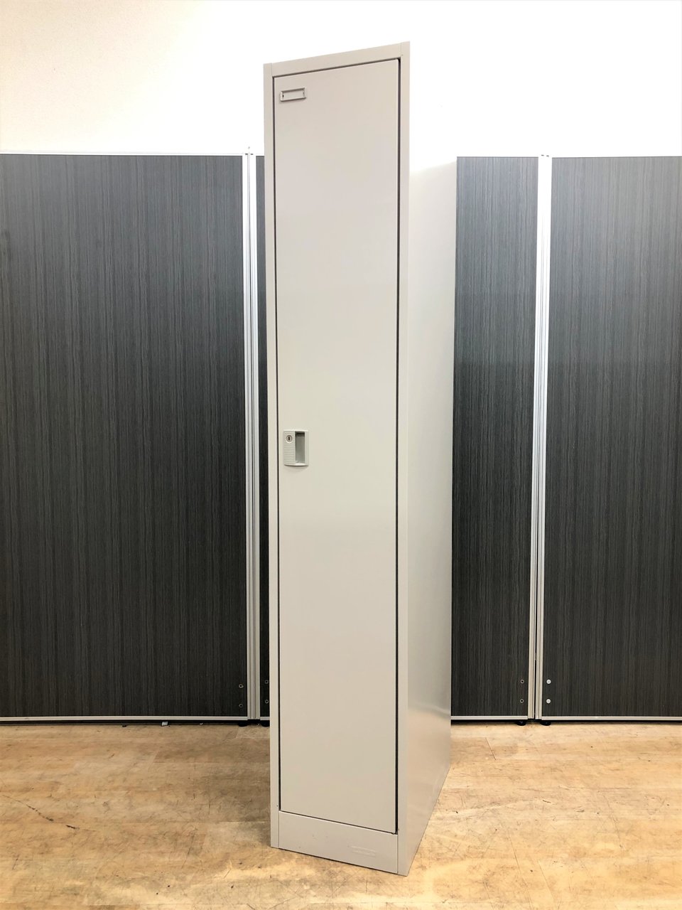 【2台入荷】新品品薄商品!!便利な更衣用ロッカー【中古】【オフィス家具】【東京】【大阪】【愛知】【岐阜】
                        FZ 
                                    中古
            