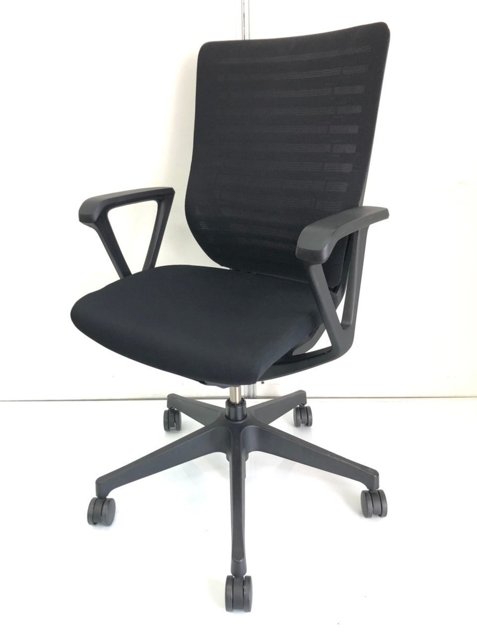 快適な座り心地！
【操作レスで体格にマッチする！】
                        エピオス 
                                    中古
            