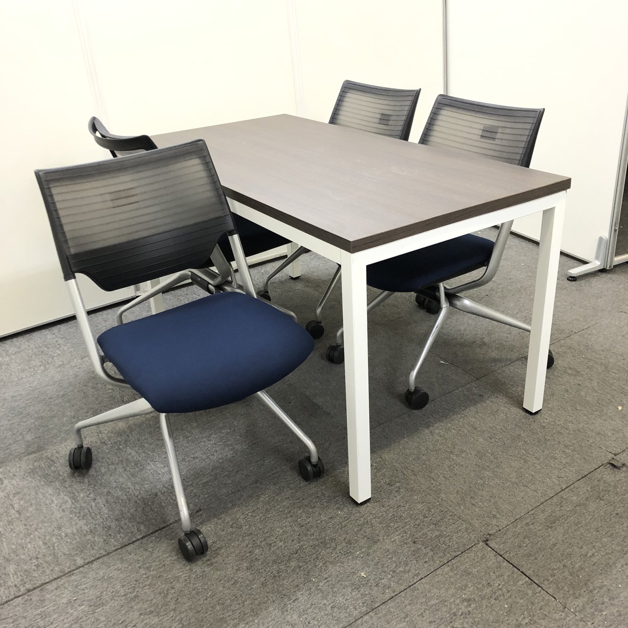 【尼崎店限定価格！！】ミーティングテーブルとブルーカラーのチェア4脚セットで、お得です！！【関西在庫数ナンバーワン・尼崎店】
                        その他シリーズ
                                    中古
            