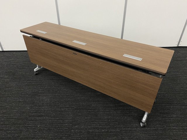 【中古】エレガスタ  81E5NA-MM99 オカムラ（okamura） スタックテーブル(長机/折りたたみ/会議用)