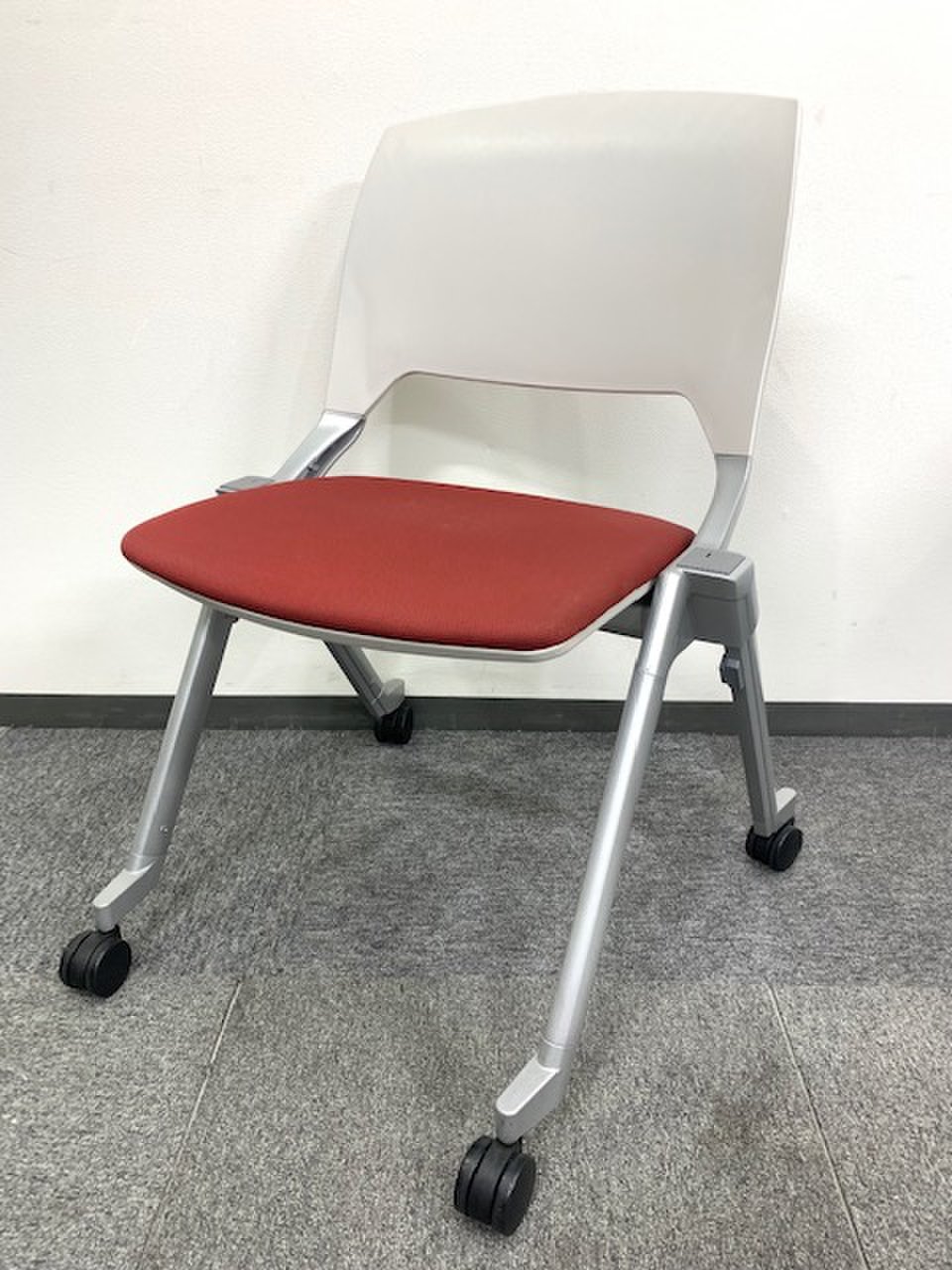 内田洋行製｜FM-320｜レッド｜ホワイト｜スタッキング｜キャスター付｜【中古家具】【新大阪】【北摂】【淀川区】【北区】
                        FM-320シリーズ 
                                    中古
            