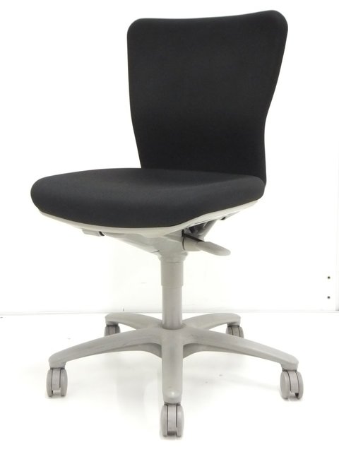 【中古】カロッツァ   オカムラ（okamura） 肘無ローバックチェア