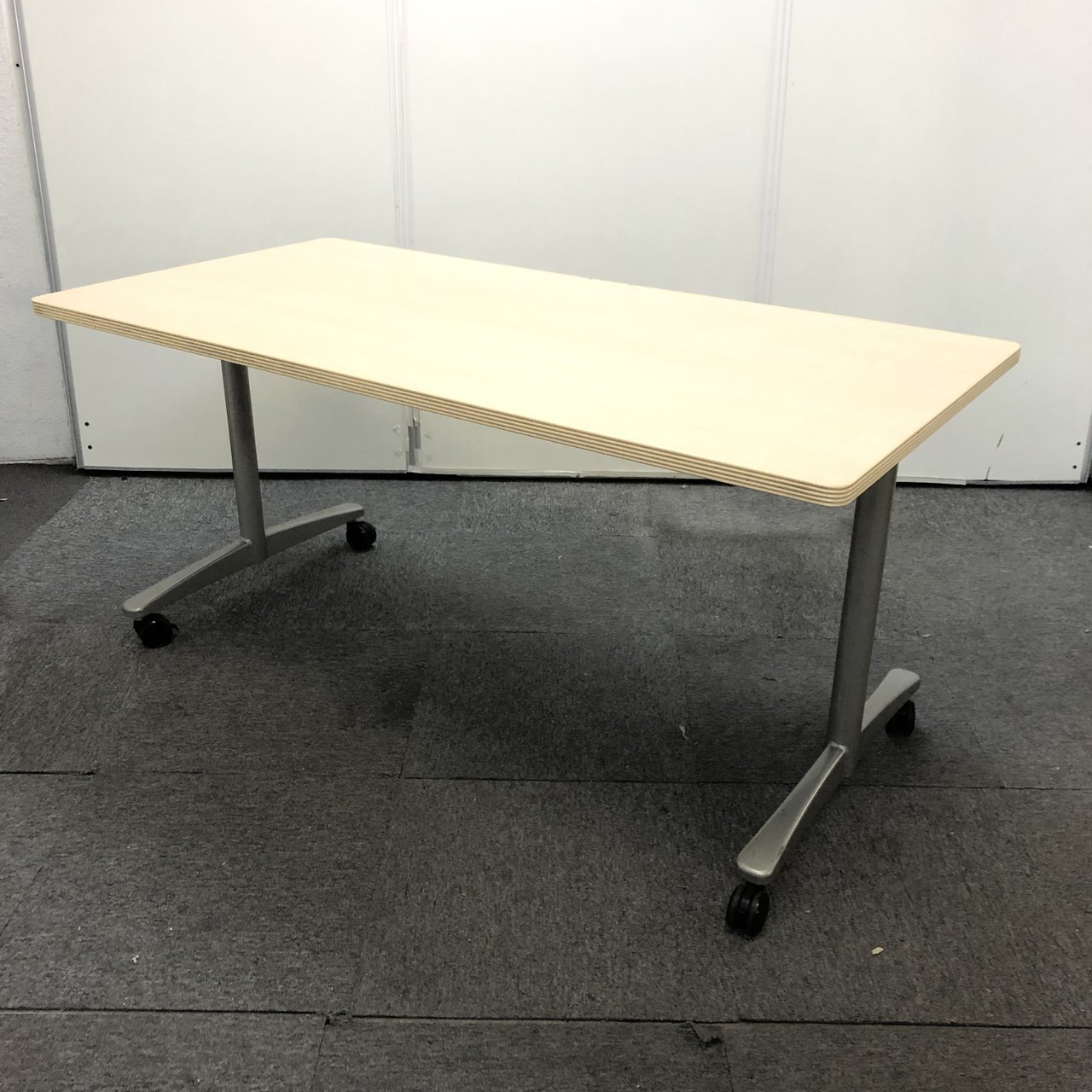 【おしゃれなナチュラルカラーのミーティングテーブル!！】丁度良い大きさのテーブルなので使い勝手がいいですよ！！【関西在庫数ナンバーワン・尼崎店】
                        その他シリーズ
                                    中古
            