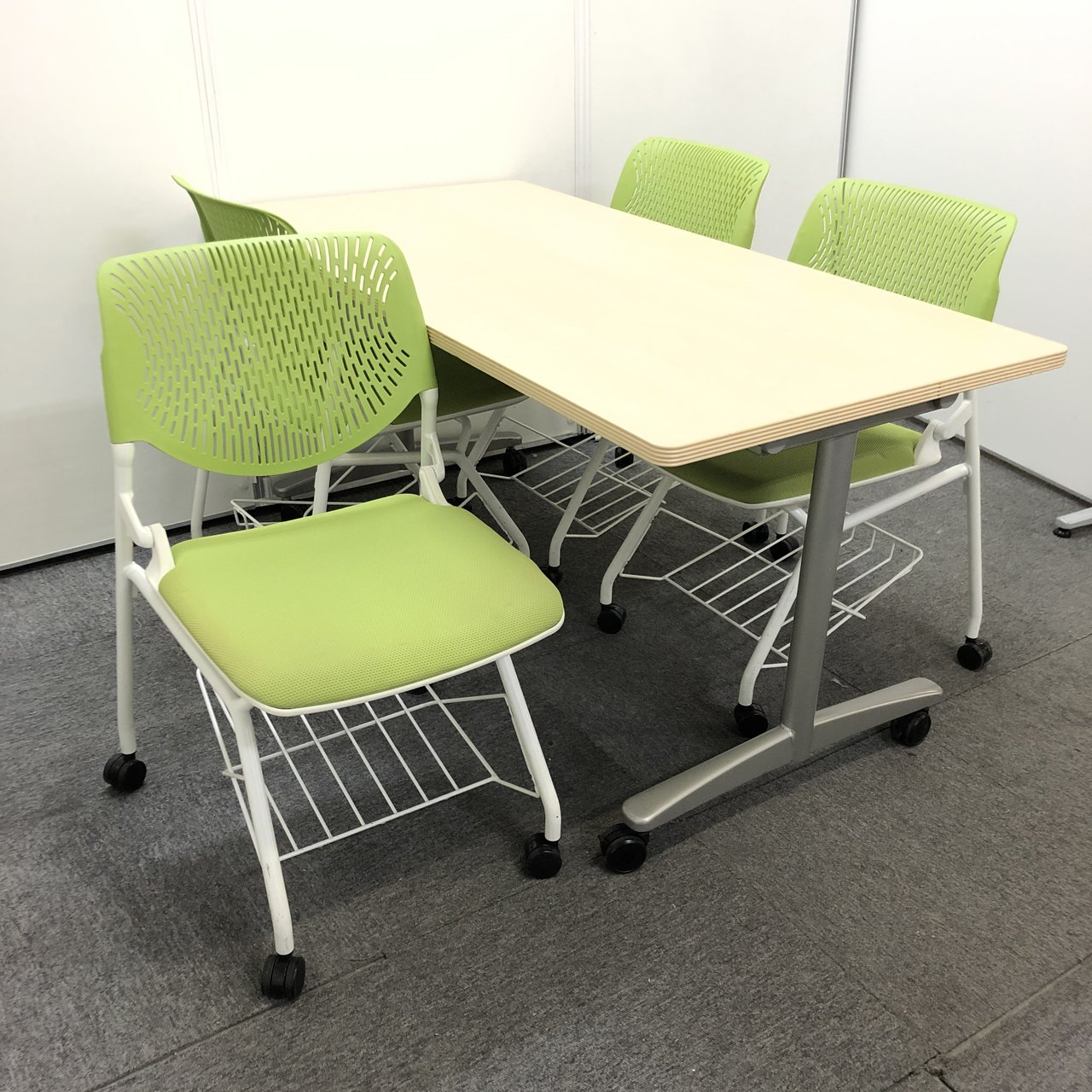 【尼崎店限定価格！！】ミーティングテーブルとグリーンカラーのチェア4脚セットで、お得です！！【関西在庫数ナンバーワン・尼崎店】
                        その他シリーズ
                                    中古
            