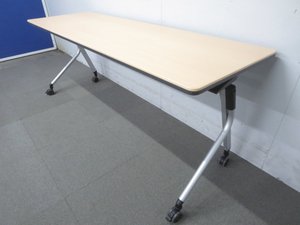 【状態良好！気持ちよく使える！】■プラス製　フォールディングテーブル　W1800×D600×H720mm　ナチュラル木目カラー【平行スタック】