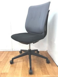 ラスト１脚！！【2017年製！！定価約6万円！！オートセンシングメカニズム搭載OAチェアの入荷です！！】