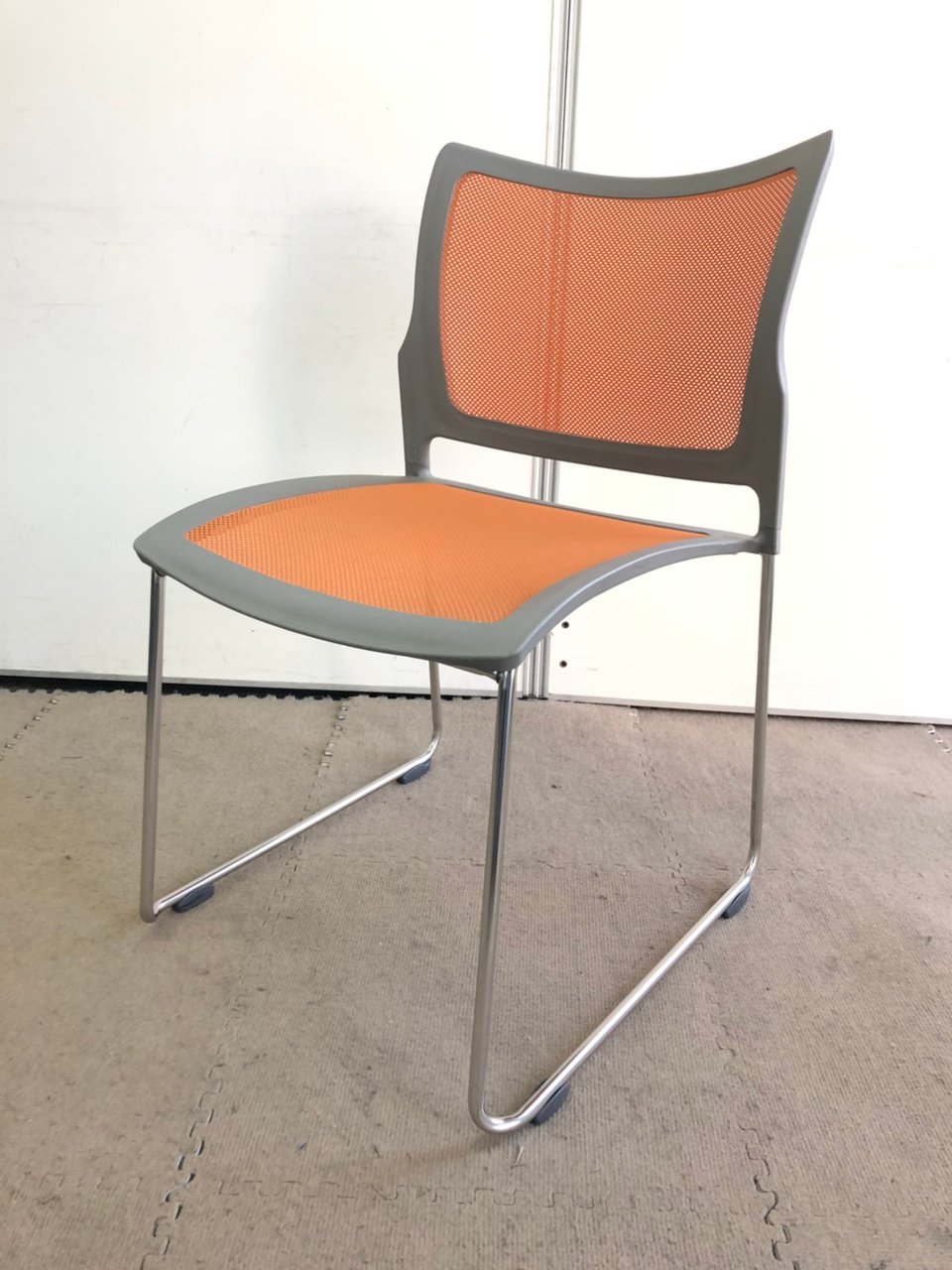 【通気性に優れたメッシュ】オカムラ製チェア/上下に重ねて省スペース
                        ルフト 
                                    中古
            