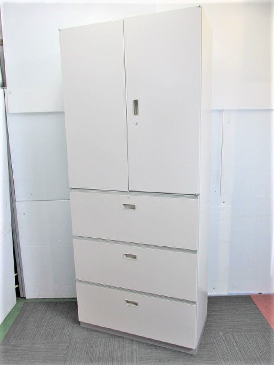 たっぷり収納　書庫セット　定番カラーで壁面収納にオススメ【上下書庫】【両開き・３段ラテラル】【イトーキ】【シンライン】
                        シンライン 
                                    中古
            