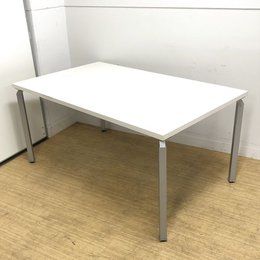 ホワイト天板　4本脚　ナイキ製