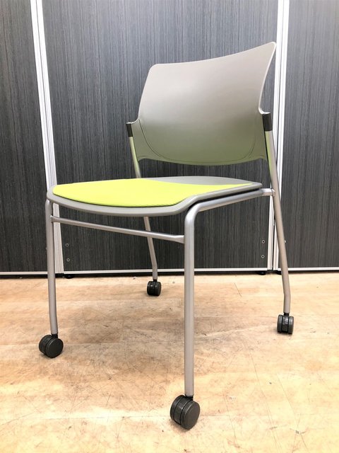 【中古】フォルマ  8107ZZ オカムラ（okamura） スタッキングチェア