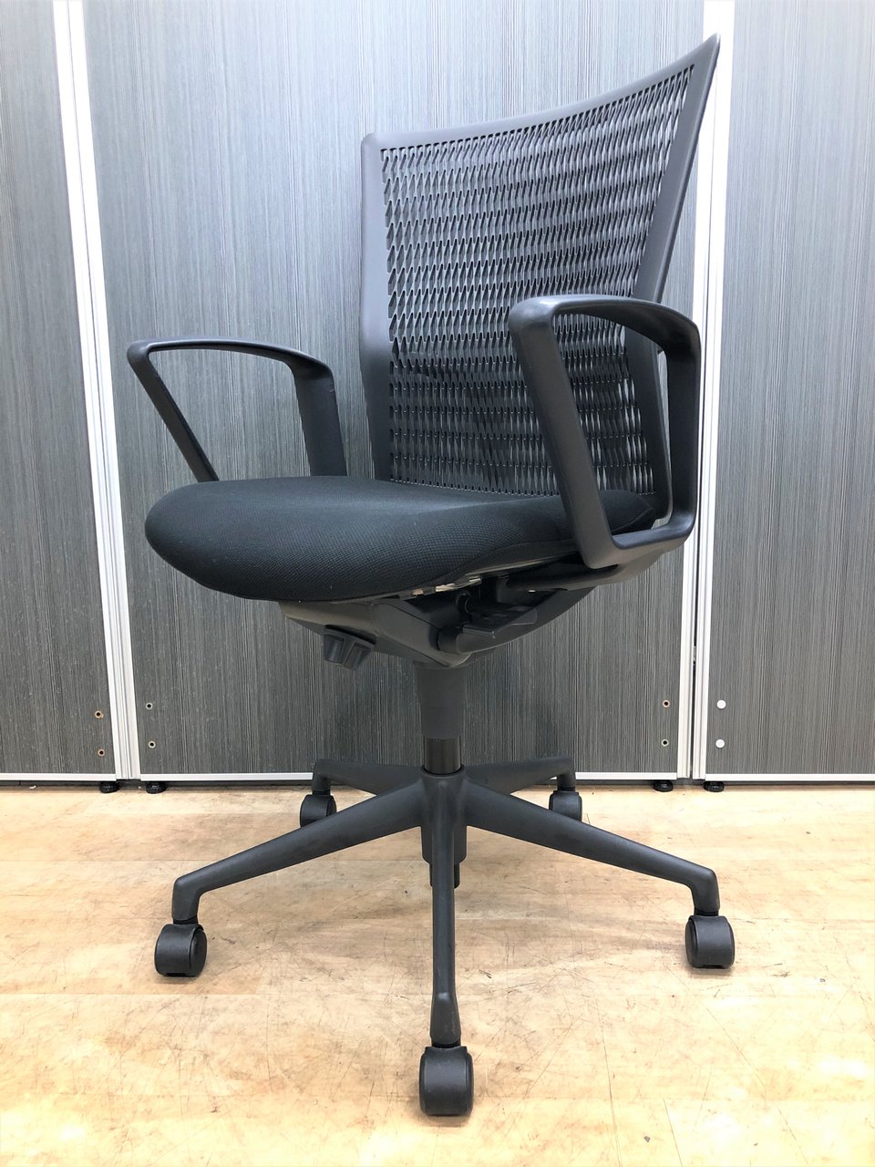 樹脂メッシュの耐久力!!スタイリッシュなデスクチェア【中古】【オフィス家具】【東京】【大阪】【愛知】【岐阜】
                        アクトディア 
                                    中古
            