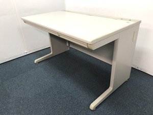 【定価約6万円！！パソコン・ビジネスフォンなどの配線管理にバツグンな配線タップ付き平机の入荷です！！】■オカムラ■SD-E